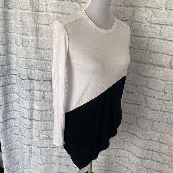 BCBGMaxazria women XXS colorblock Longsleeve scoopneck asymmetrical top - Picture 5 of 12